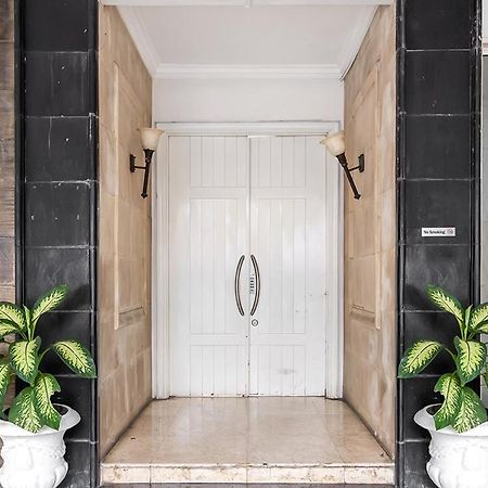 Twospaces Living At The Unit Residence Jakarta Exterior foto